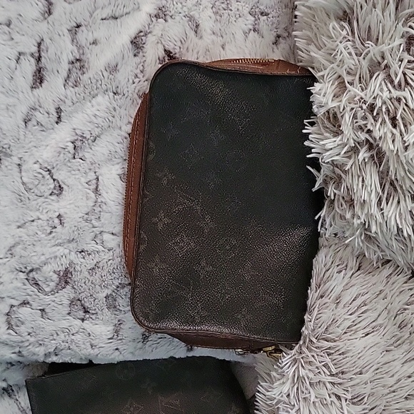 Authentic Louis Vuitton toilette bag - Picture 10 of 10